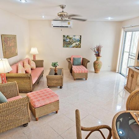 Butterfly Garden Boutique Residences Large Luxury Apts And Villas A Lifetsyle Destination By Neang, Everything You Need All Right Here 1-3 Bedrooms 110 To 190 Sq Mtrs, 2 Full Bathrooms, Rain Shower, Spa Bath, Bbq, Free Wifi, Staff 24-7, Close To Beac 芭達亞 外观 照片
