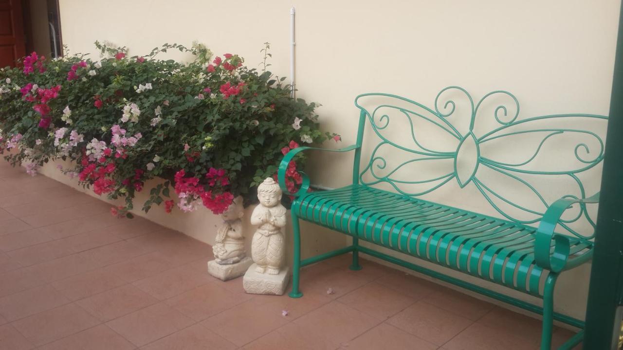 Butterfly Garden Boutique Residences Large Luxury Apts And Villas A Lifetsyle Destination By Neang, Everything You Need All Right Here 1-3 Bedrooms 110 To 190 Sq Mtrs, 2 Full Bathrooms, Rain Shower, Spa Bath, Bbq, Free Wifi, Staff 24-7, Close To Beac 芭達亞 外观 照片